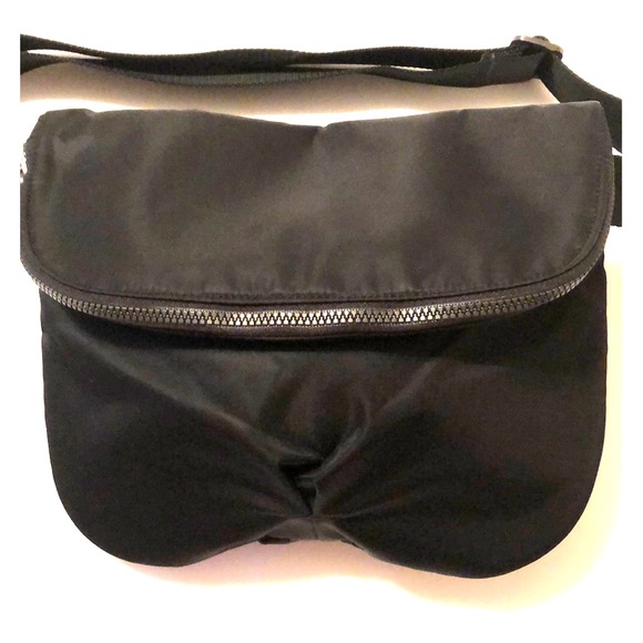 lululemon athletica Handbags - Lululemon belt bag